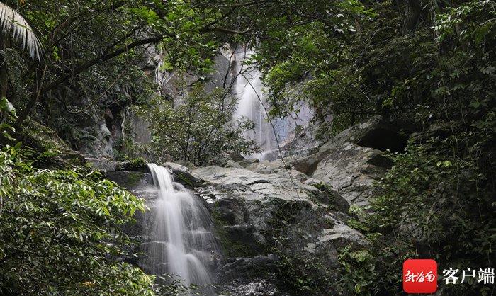 黎母山瀑布图片