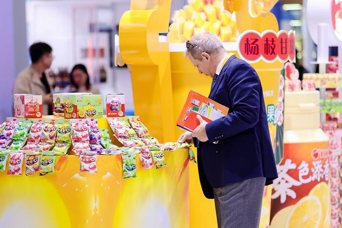 图说:好丽友进博会展台 受访者供图