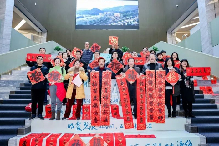 “文艺轻骑兵”基层送文化