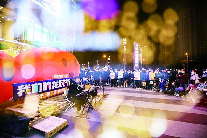     上海金汇天街“龙民告白音乐会”现场