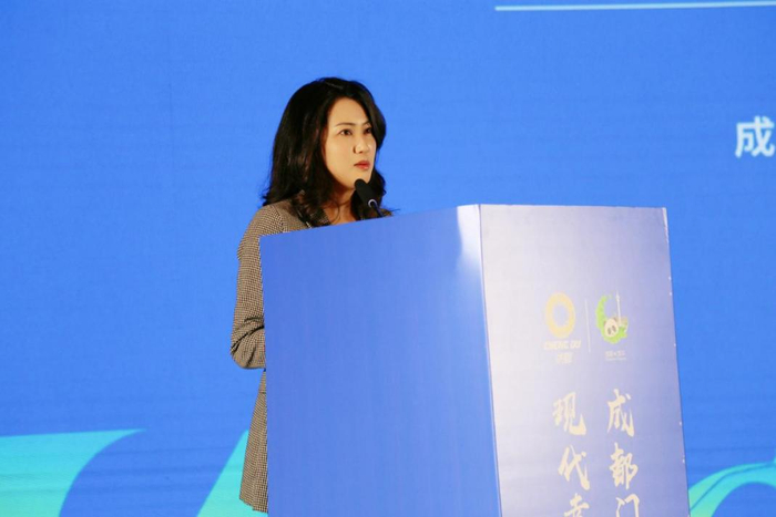 成都市房地产业商会秘书长彭春燕在推介会现场发言。 孟双奎/摄