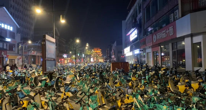 开封的共享单车调度师傅一觉醒来，天都塌了