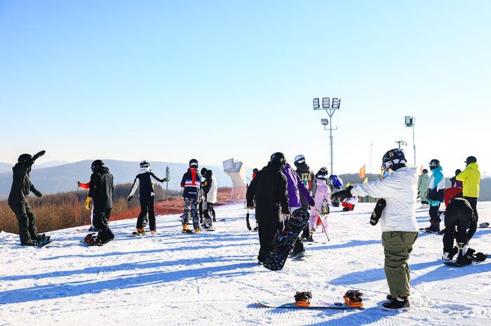 11月7日开始，崇礼各大滑雪场陆续开滑