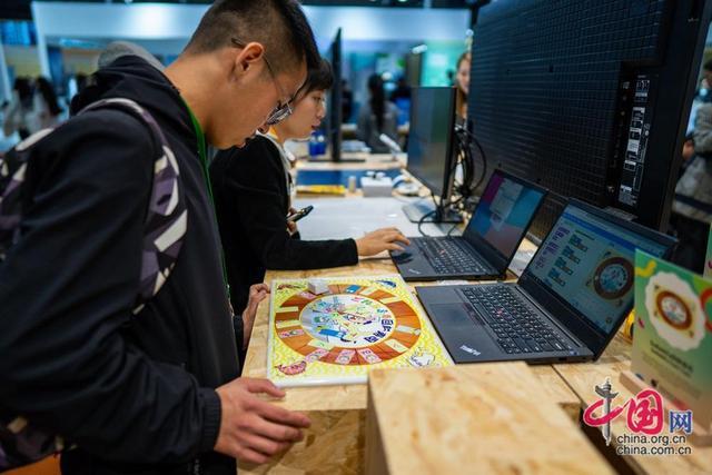 观众体验智能AI互动小游戏。中国网记者郑亮 摄