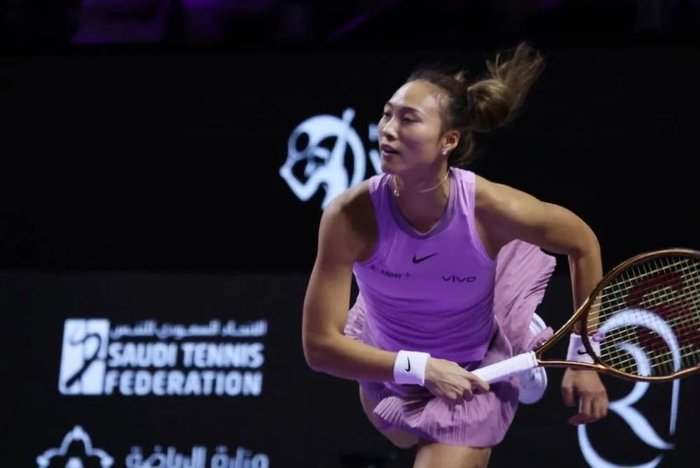 11月9日，郑钦文在决赛中。新华社记者 王海洲 摄