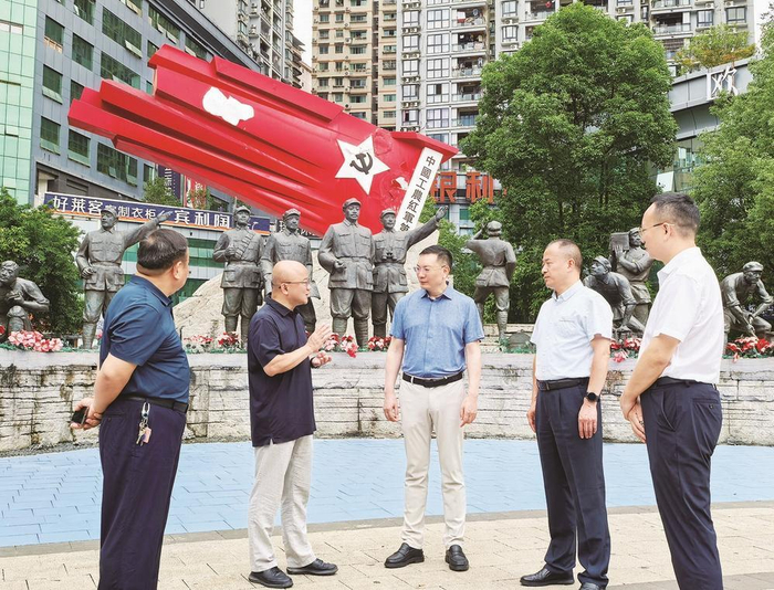     6月24日，綦江区政协与彭水县政协组建调研组，就长征国家文化公园建设文旅融合发展开展联合调研并进行专题协商。杨晨 摄
