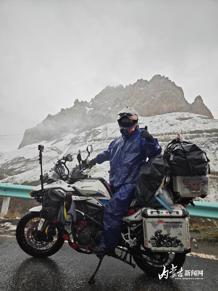 在独库公路赶上雨雪天气