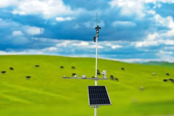 　资料图片：智慧牧草气象监测站