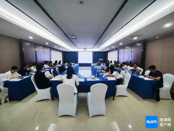 多名海内外学者在第二届东坡文化国际论坛上展开交流。见习记者 鲁启兰 摄