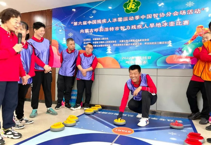 　残疾人冰壶比赛。（内蒙古冰雪运动协会供图）