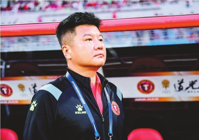         图为辽宁铁人队主教练李金羽。本报记者  孙海涛  摄