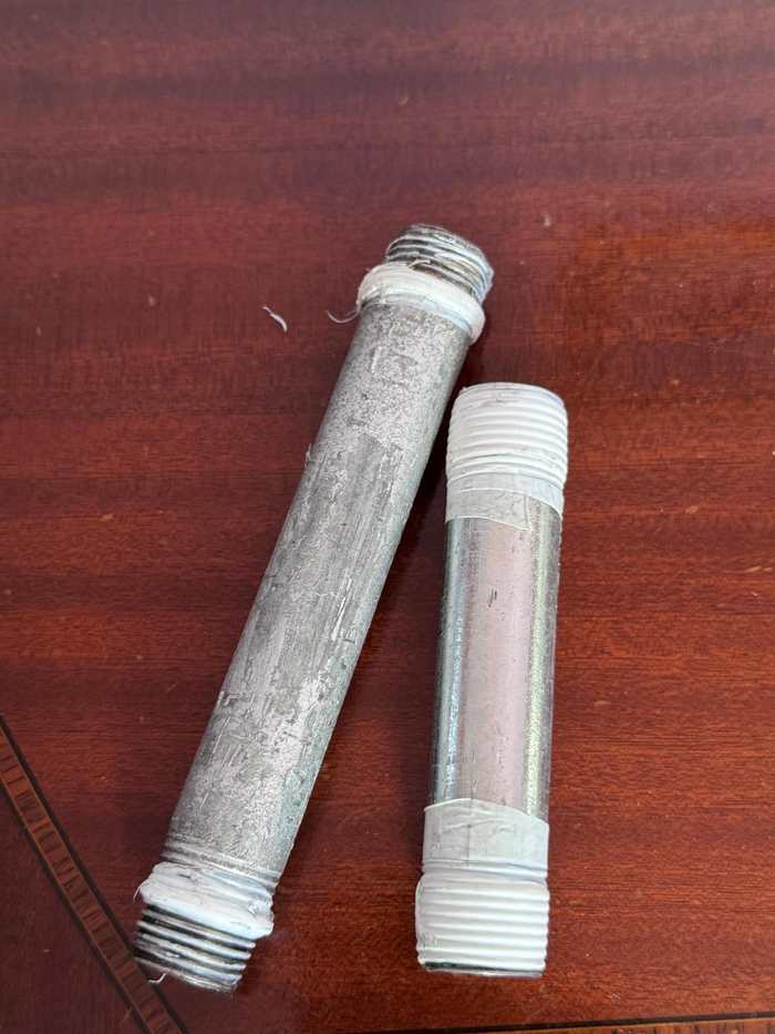 △镀锌钢管新旧对比，左旧右新（总台中国之声记者管昕摄）