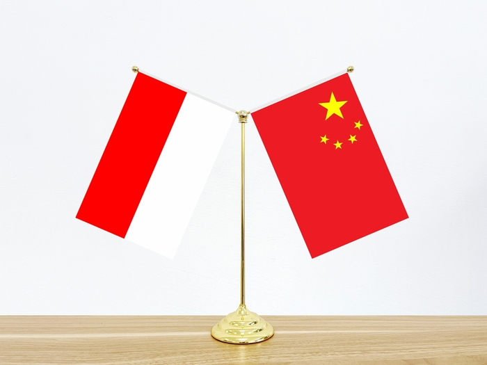 中国国旗与印度尼西亚国际 （图/东方IC）