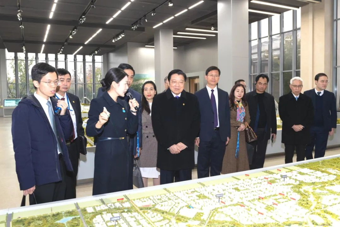 代表团考察启动区综合服务中心。中国雄安官网李鑫 摄