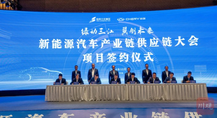 大会集中签约仪式。 罗顺 摄