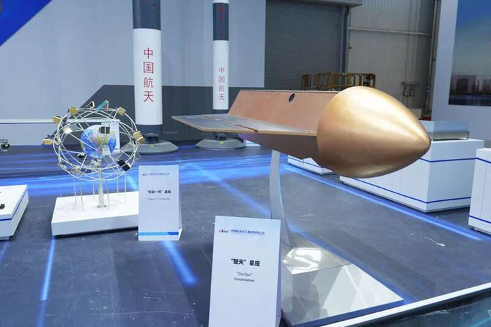 商业航天体系展台星箭齐聚，图为“楚天星座”。中青报·中青网记者 邱晨辉/摄