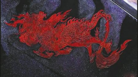 李子柒为奶奶制作的漆器衣柜。视频截图