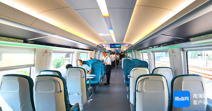 三乐旅游铁路列车车厢的座位。记者 汪承贤 摄