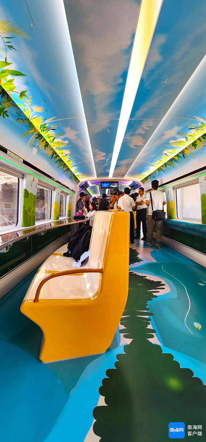 三乐旅游铁路列车车内设计让人眼前一亮。记者 汪承贤 摄