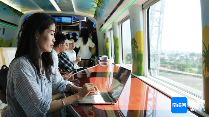 三乐旅游铁路列车车内设计让人眼前一亮。记者 汪承贤 摄