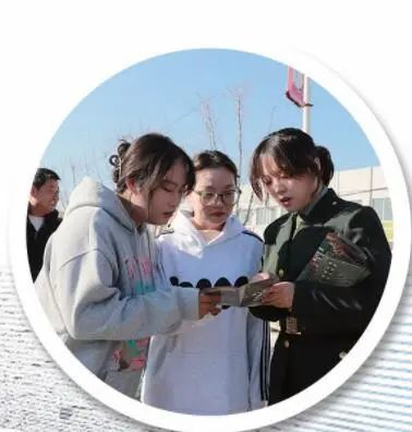 吉林省图们市凉水镇凉水村志愿者开展征兵宣传。刘思阳摄