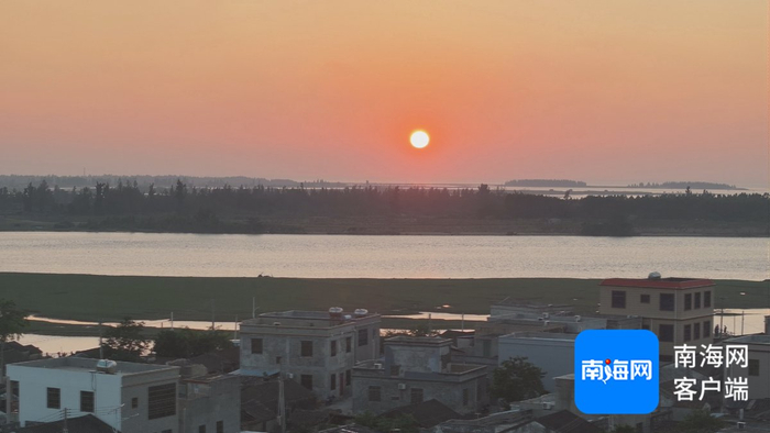 　　咸田村的落日美景。记者 郑光平 摄