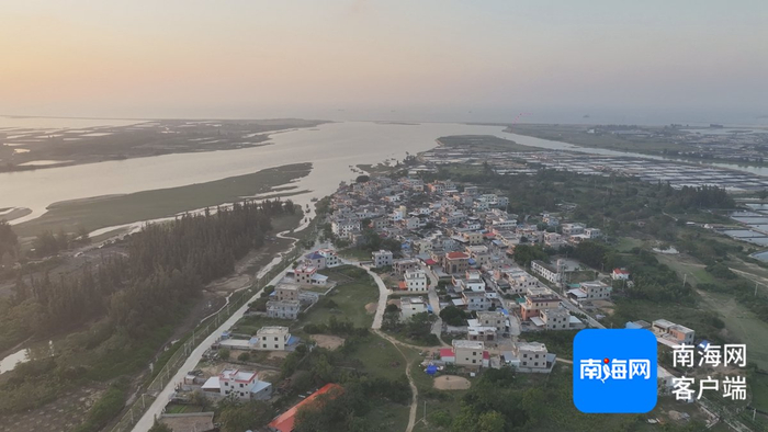 　　地处昌化江入海口的昌江咸田村。记者 郑光平 摄