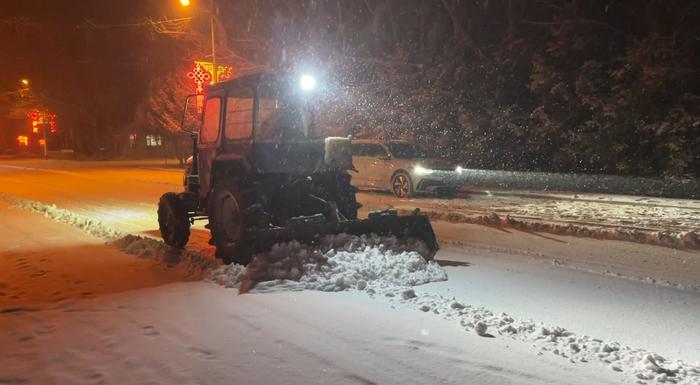 机械夜间清雪