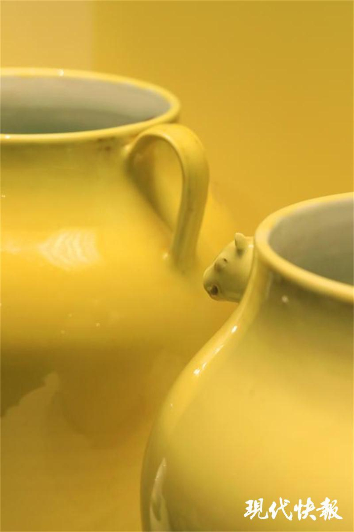 明弘治 浇黄釉描金弦纹牺耳尊 故宫博物院