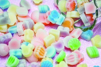 图为蜡瓶糖。视觉中国供图