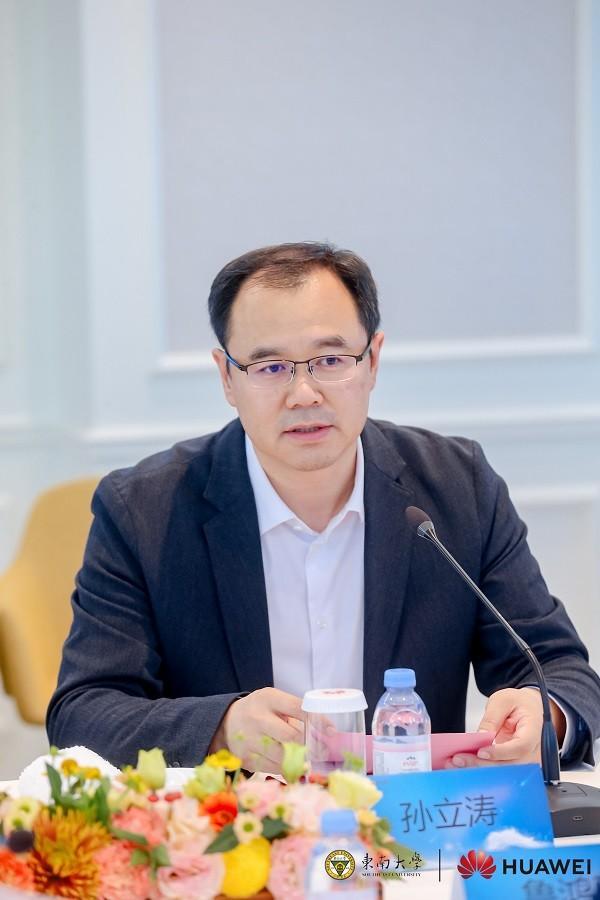 (东南大学党委常委、副校长 孙立涛)