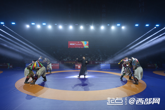 2024中国-中亚五国摔跤精英赛在陕西省体育馆开幕