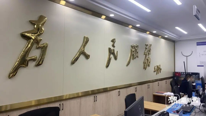 深夜派出所报警做笔录 记者 施雯 摄