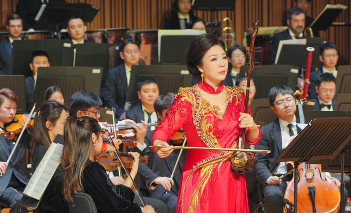 哈尔滨音乐学院院长宋飞演奏《巾帼》