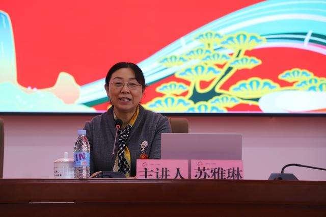 延安市延安精神研究会副会长苏雅琳现场进行开学第二课讲座