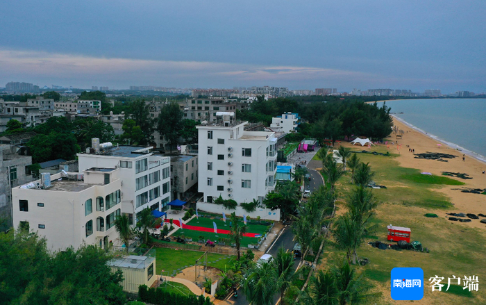 　荣山寮开了各种民宿。记者 汪承贤 摄