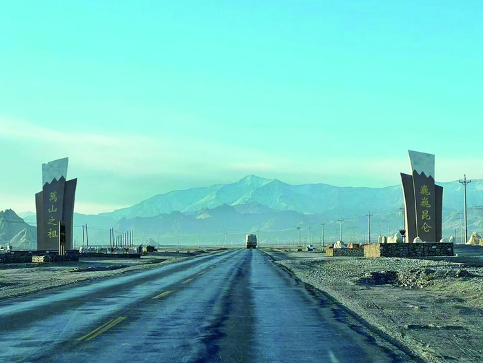 格尔木109国道。马振东 摄