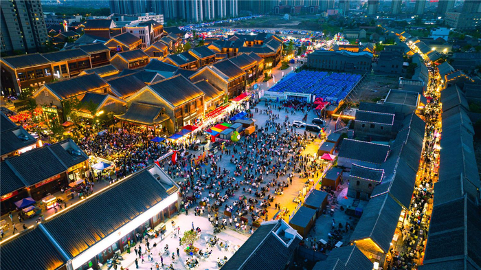 淮北市濉溪县古城石板街，游人如织。（资料图片）本报通讯员 王 文 摄