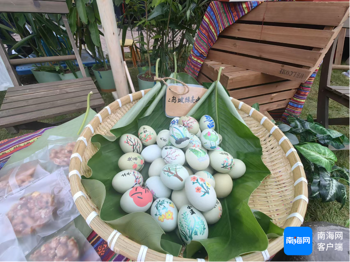 屯昌县乌坡镇绿壳鸡蛋。记者 任桐 摄