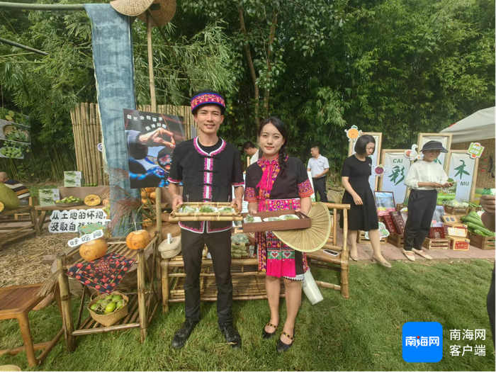 屯昌县南坤镇斑斓点心受欢迎。记者 任桐 摄