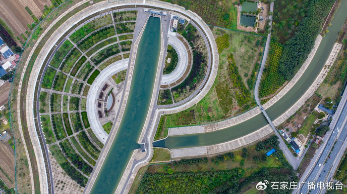 10月20日，南水北调中线滹沱河倒虹吸和退水闸工程。河北日报记者田明摄