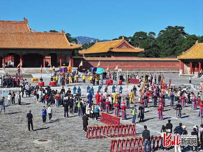 2024年国庆假期，清西陵景区的《祝捷大典》演出增加了游客文化体验。 赵骏摄