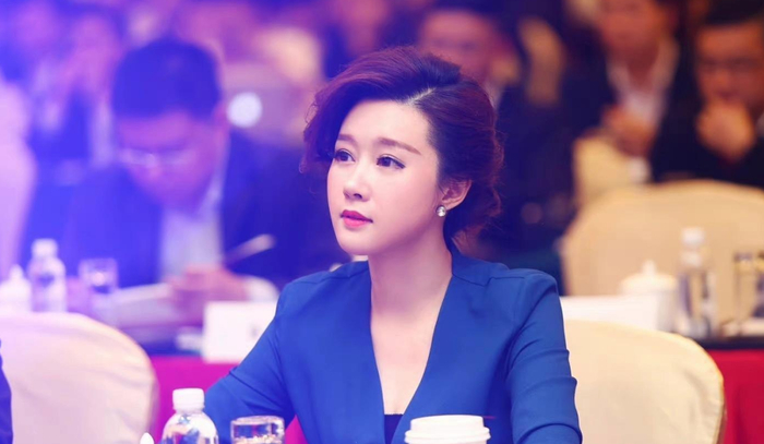 （周婷公开照片）