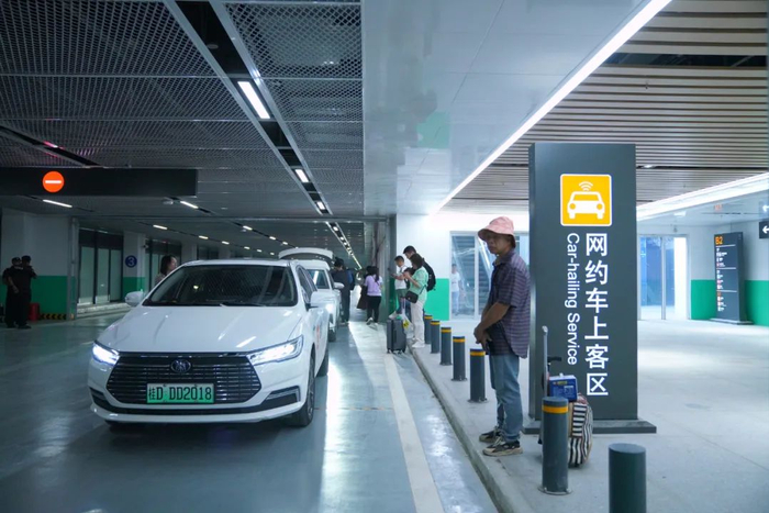 ▲网约车上客区