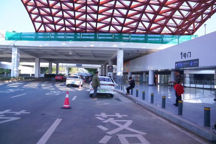 ▲站前北路落客区