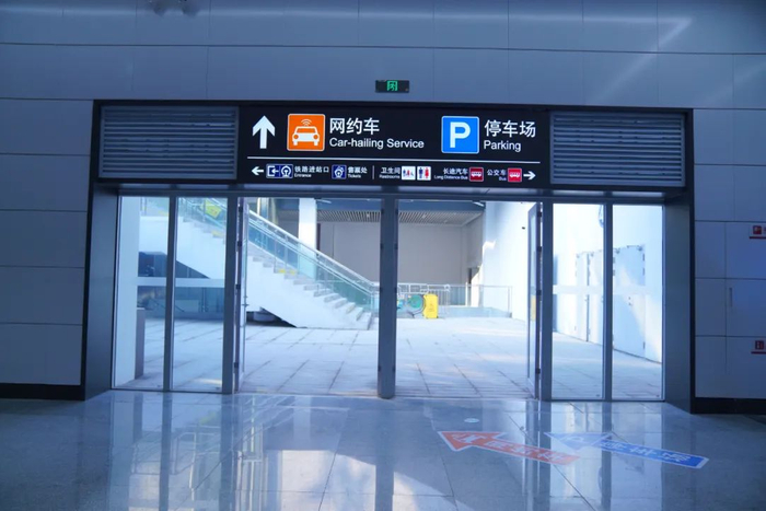 ▲出站口左前（负二层）为网约车上客区