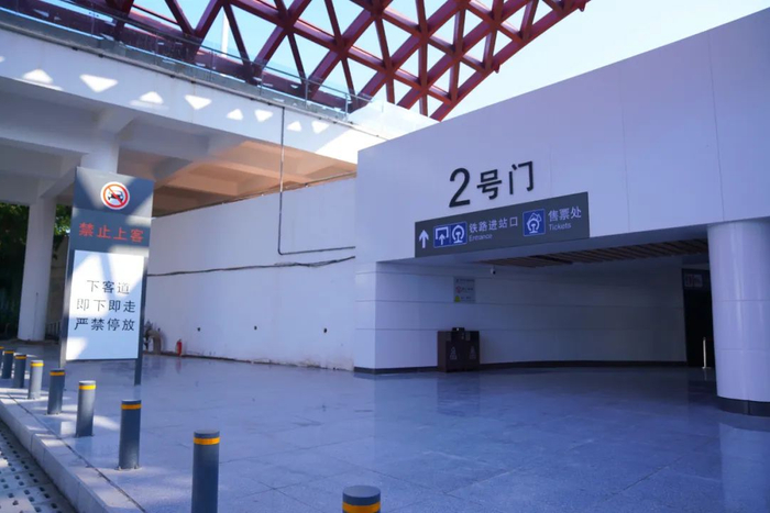 ▲站前北路落客区2号门