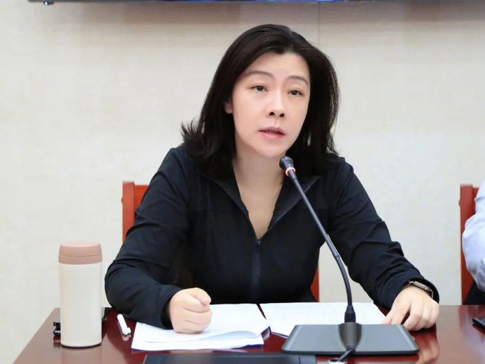 宋婷婷代表在听证会上发表意见。