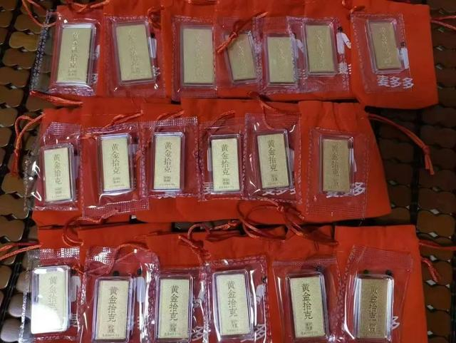 推荐消费者购买黄金的网友曾发来自己购买黄金的图片。受访者供图 澎湃新闻
