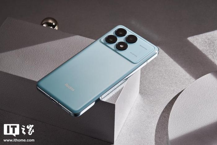 ▲ IT之家开箱:Redmi K70 Pro 竹月蓝